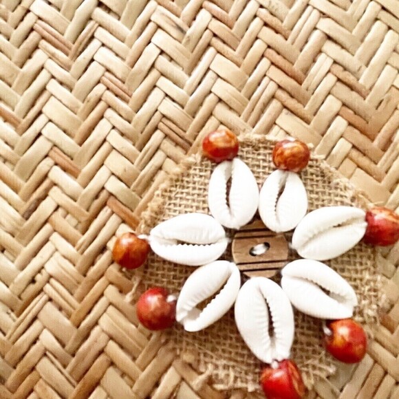 Vintage Woven Straw Handbag Tote Seashell Rattan Travel Beach Boho Aloha 70s 80s - Picture 6 of 13